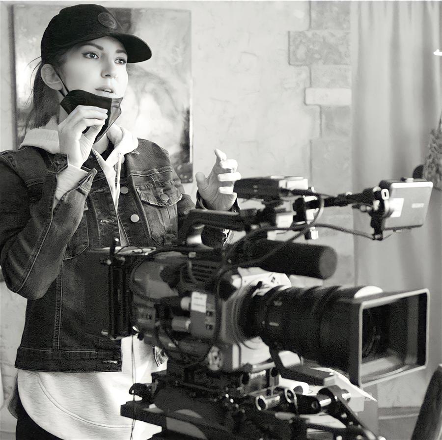 Amanda Kasmira &ldquo;Kazzy&rdquo; Cryer directing on set